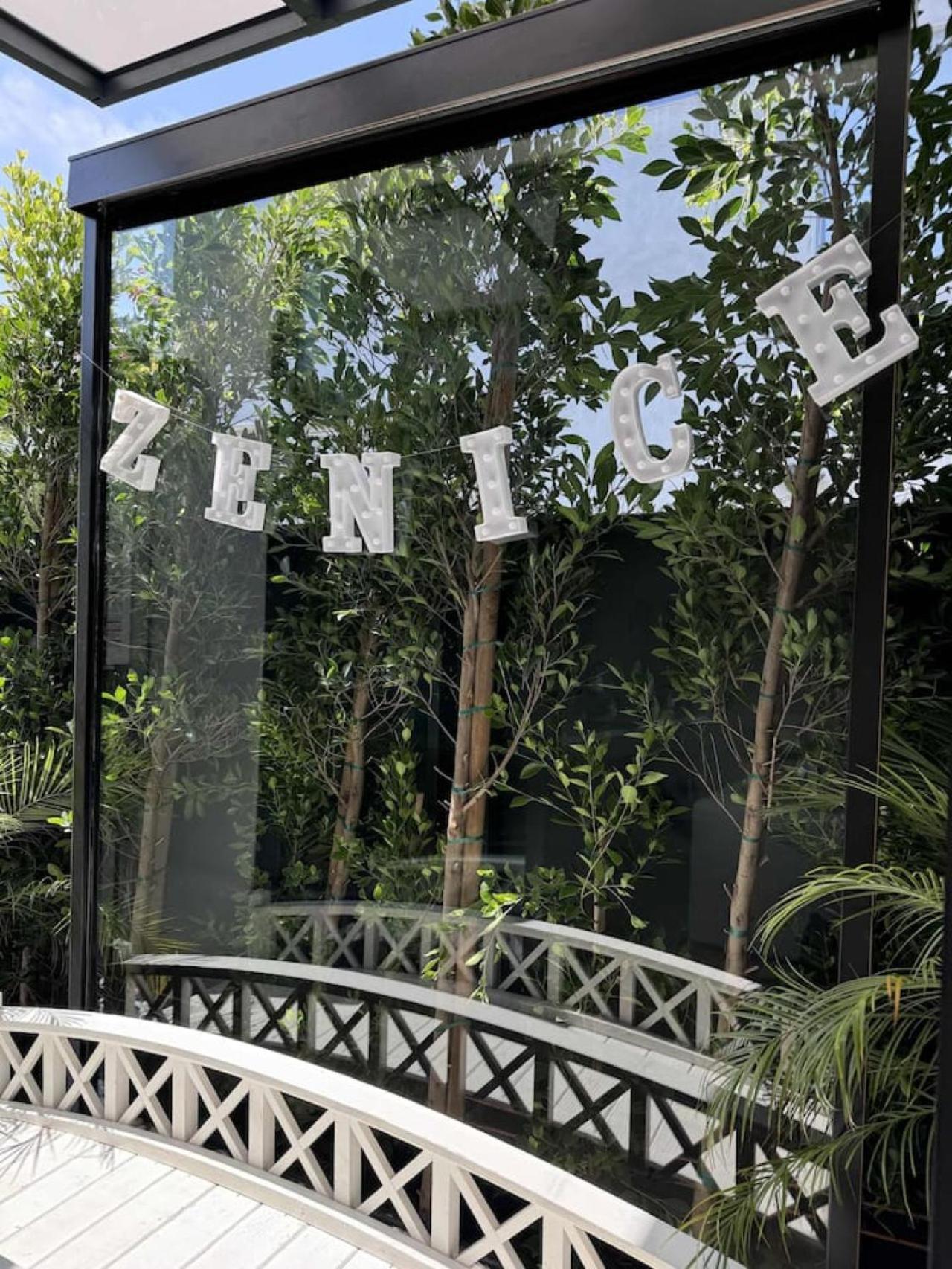 Ferienhaus Zenice Luxury - Sauna, Cold Plunge, Los Angeles
